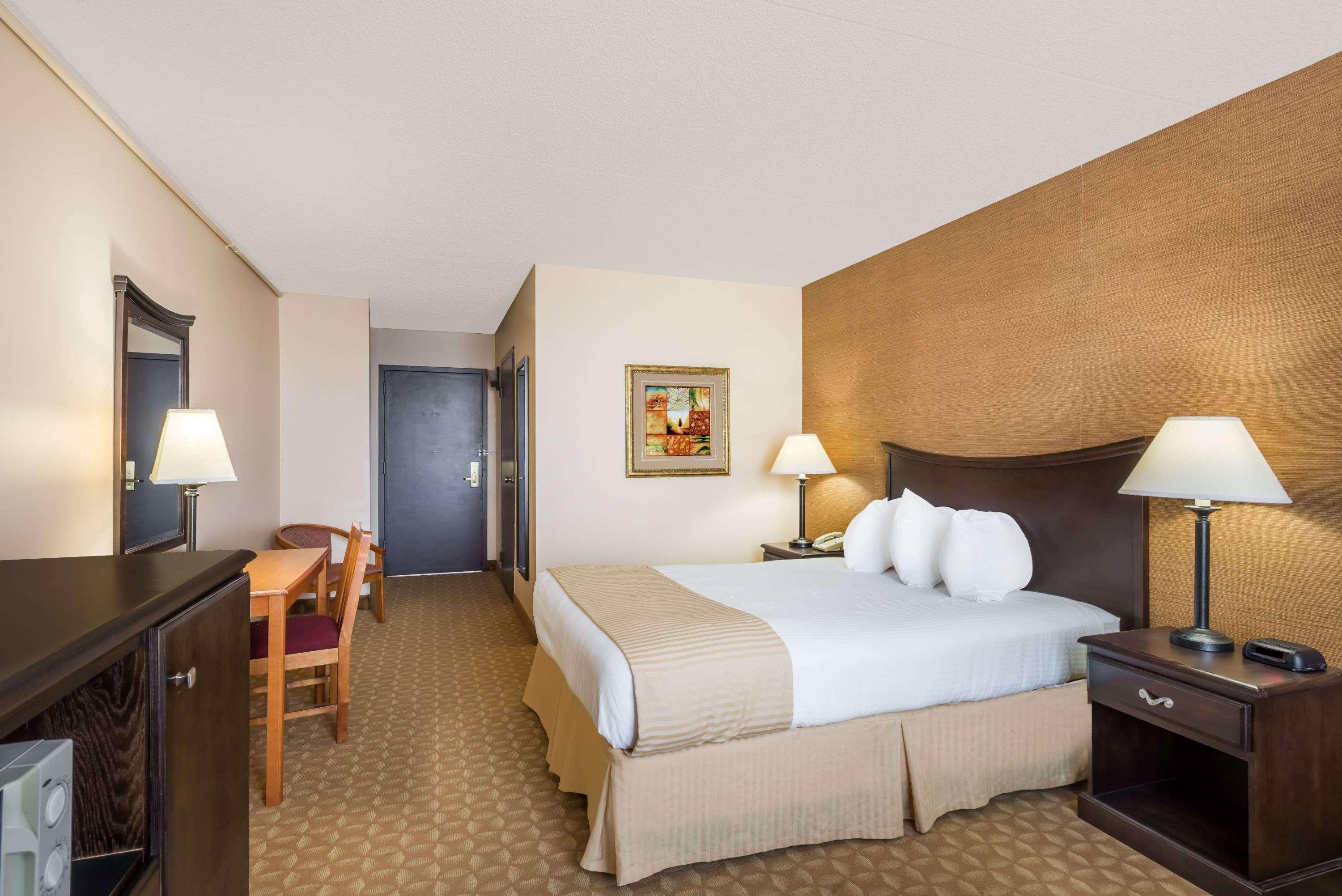 Ramada By Wyndham Watertown Thousand Exteriér fotografie