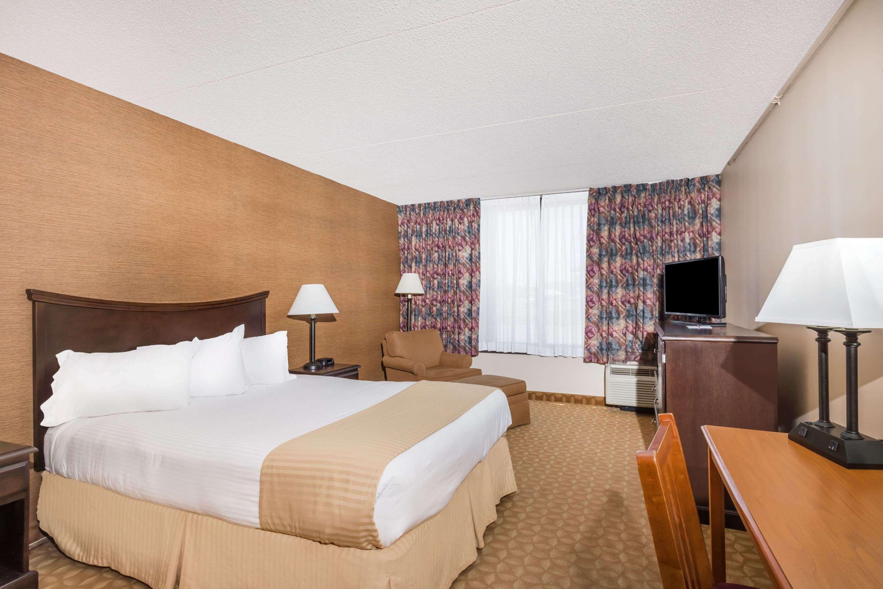 Ramada By Wyndham Watertown Thousand Exteriér fotografie