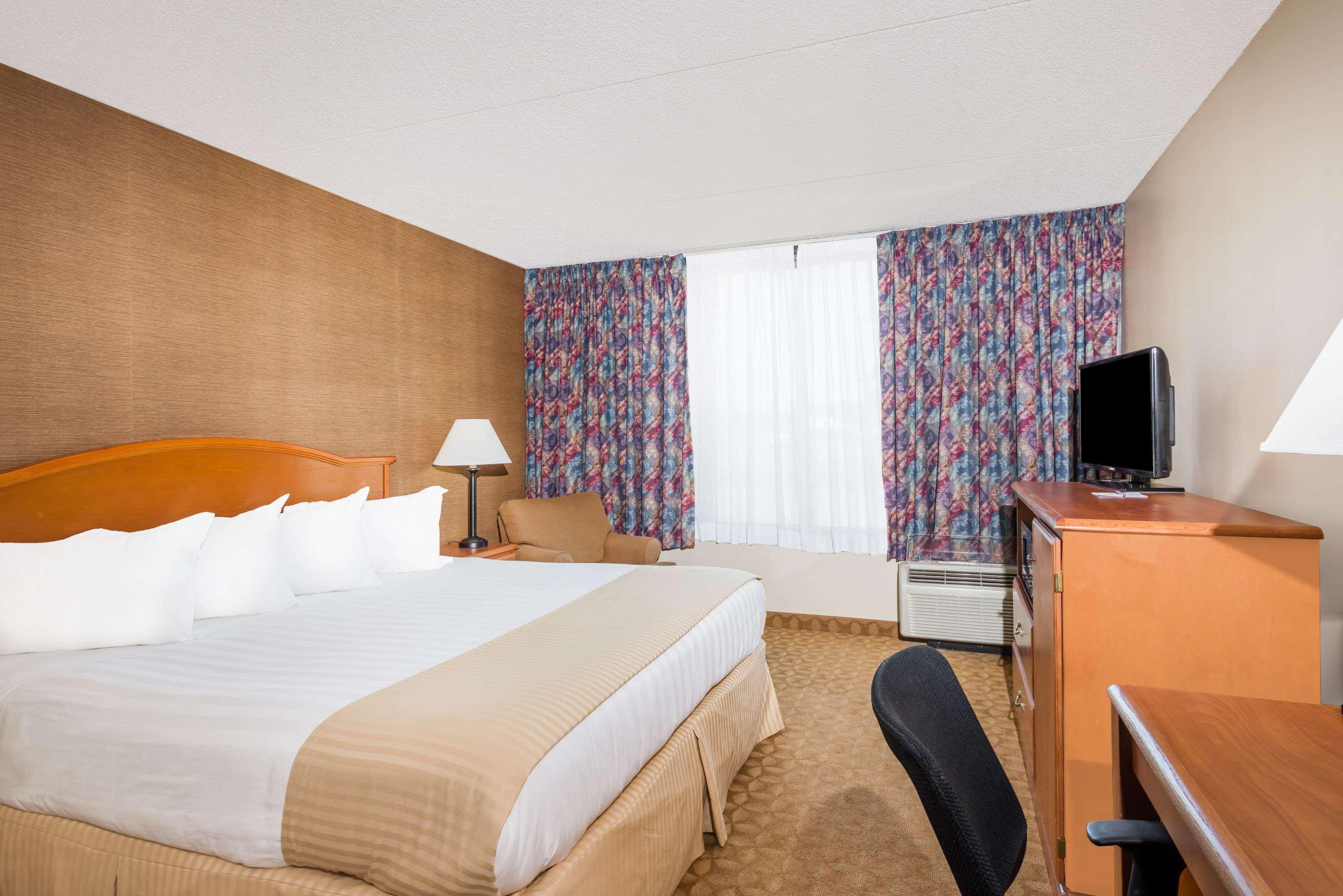 Ramada By Wyndham Watertown Thousand Exteriér fotografie