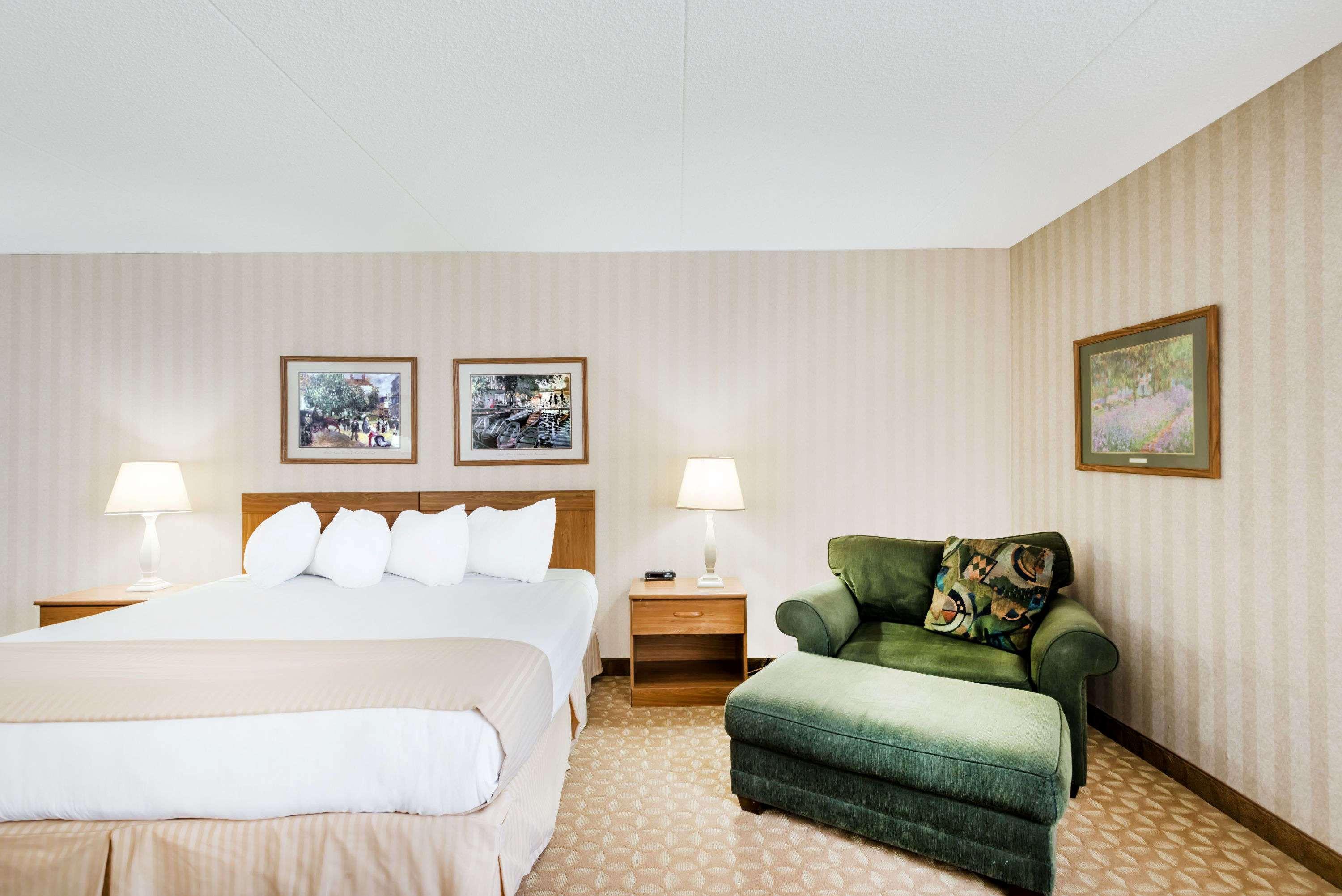 Ramada By Wyndham Watertown Thousand Exteriér fotografie