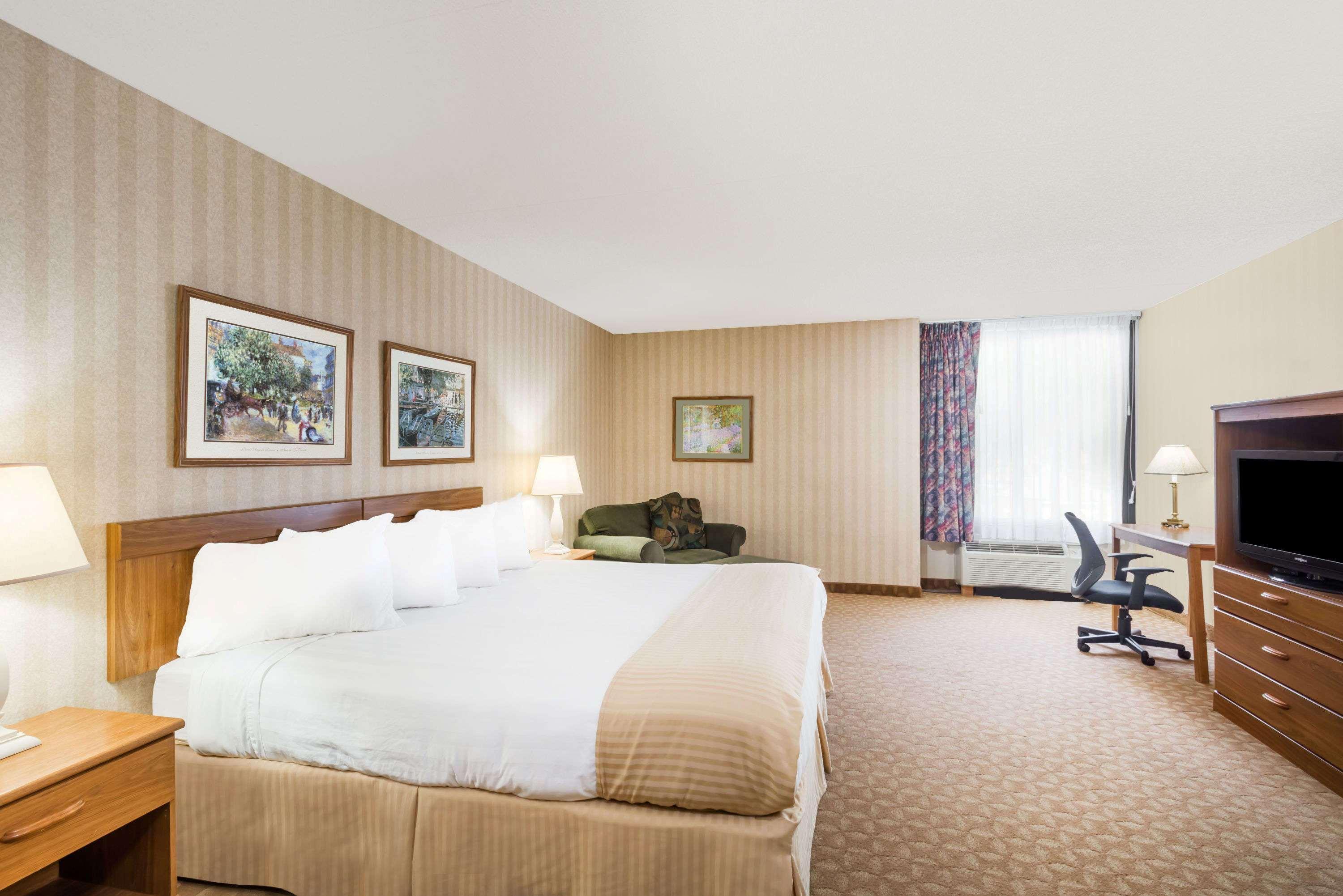 Ramada By Wyndham Watertown Thousand Exteriér fotografie
