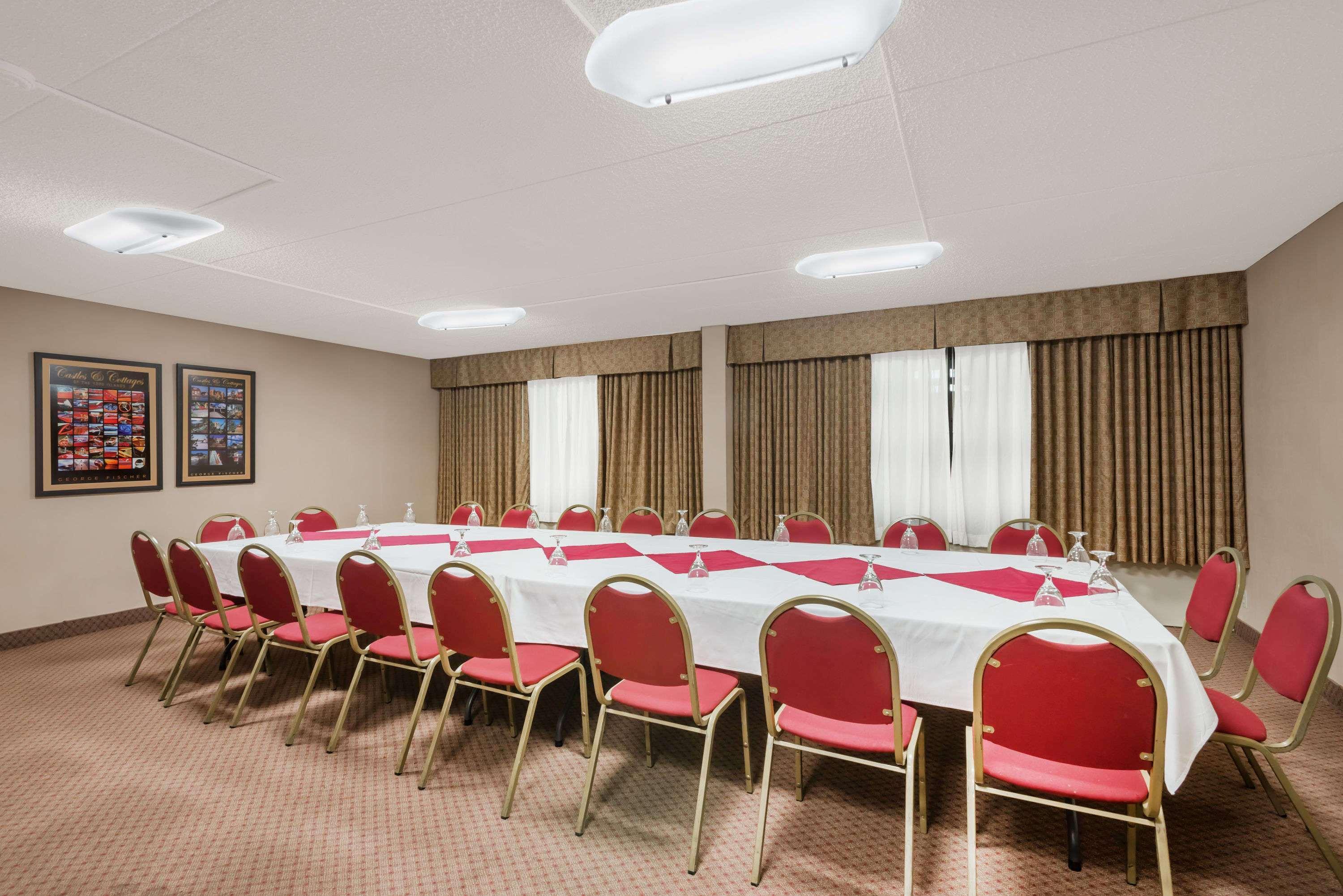 Ramada By Wyndham Watertown Thousand Exteriér fotografie
